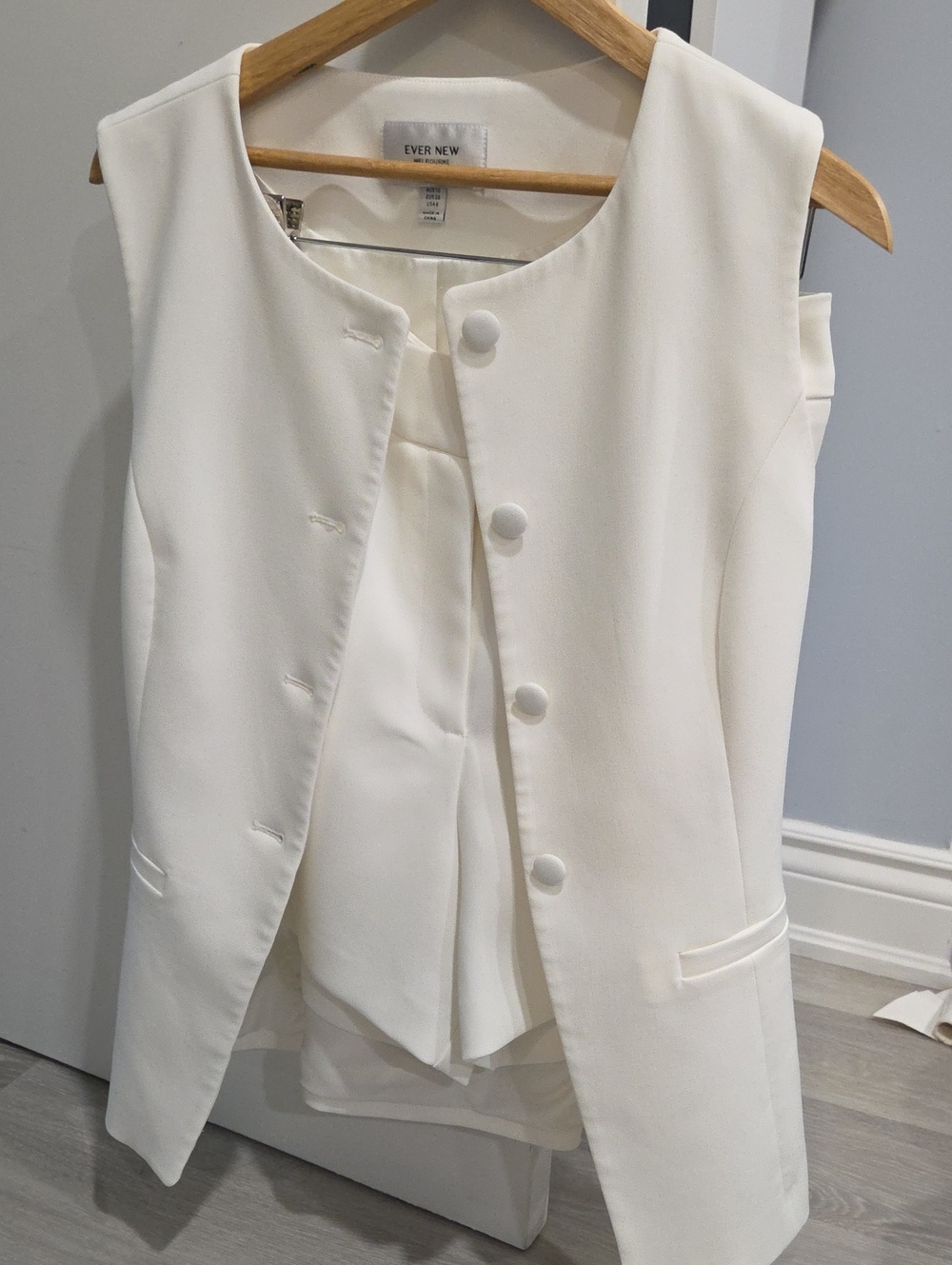Ever New Cream Sleeveless Tailored Vest And Shorts Set Sz6